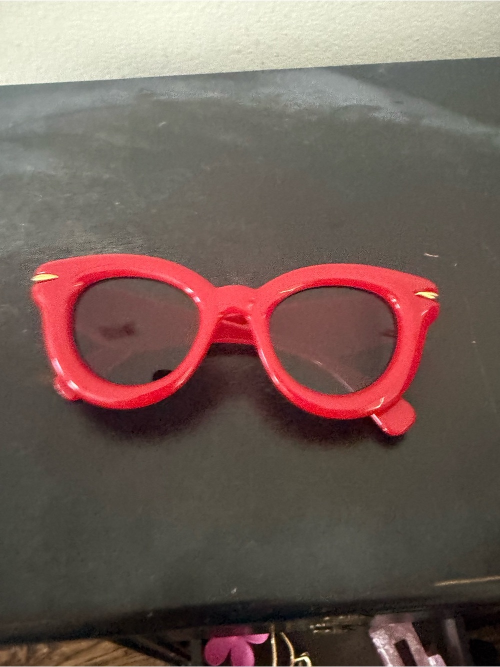 ❤️ Women’s Red Retro Cat-Eye Sunglasses Vintage Inspired Chic Statement Shades